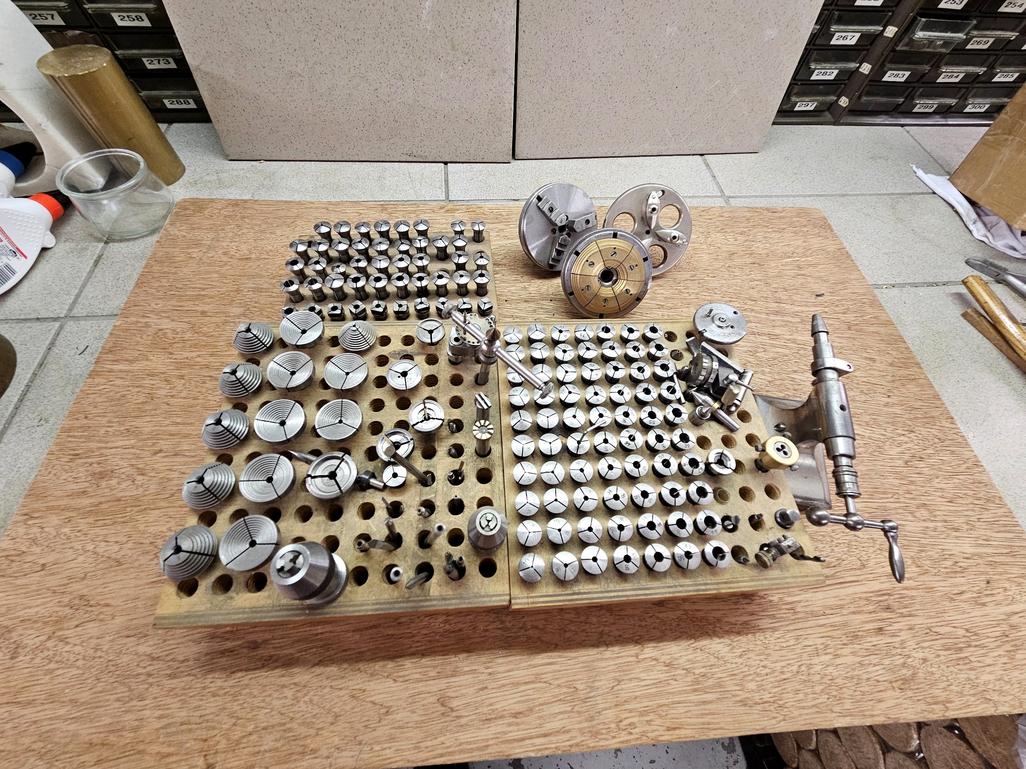 Umfangreicher Bestand an 8-mm-Spannzangen und Zubehör