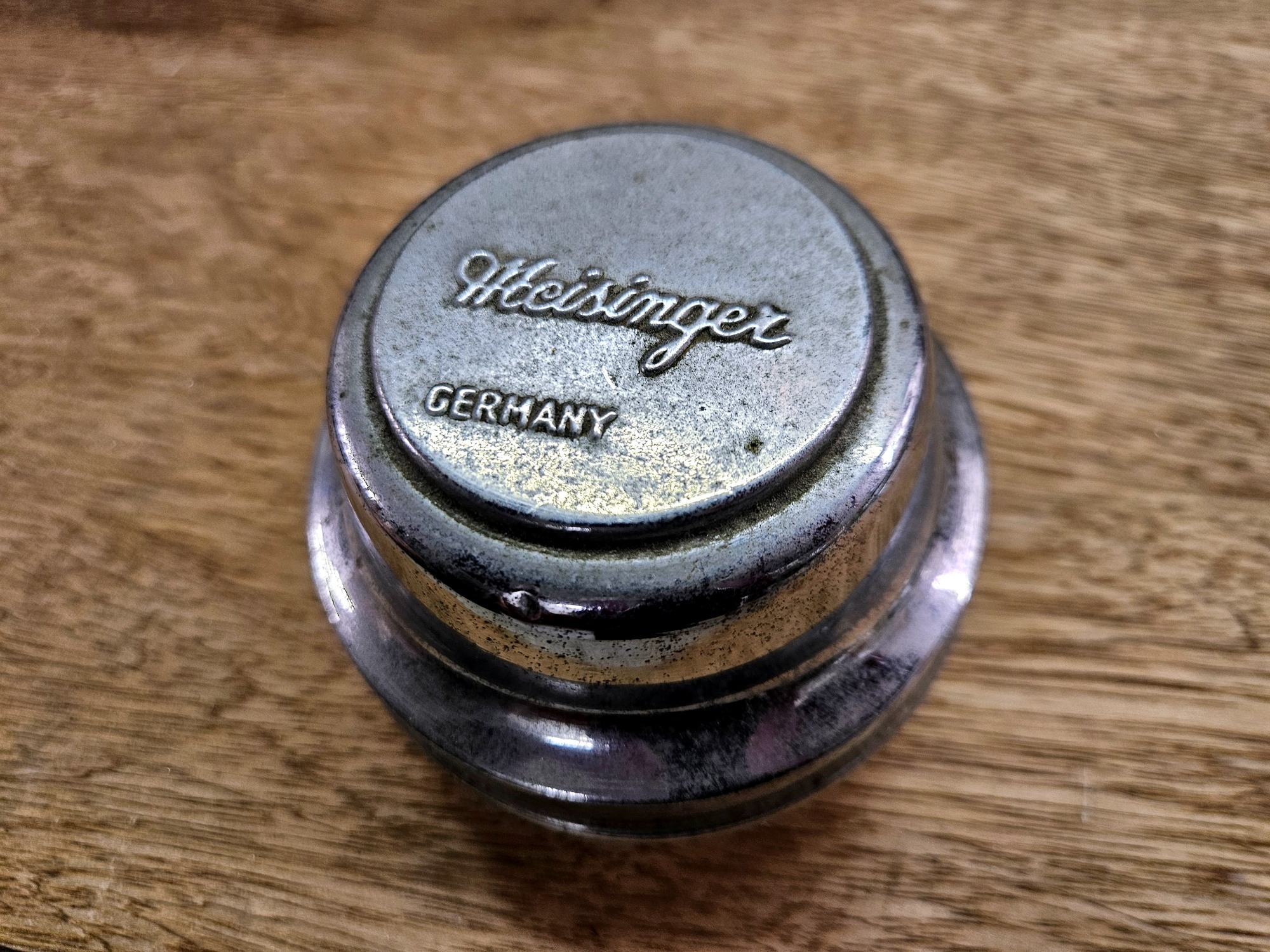 Metallbehälter mit Meisinger-Schriftzug und Germany-Kennzeichnung