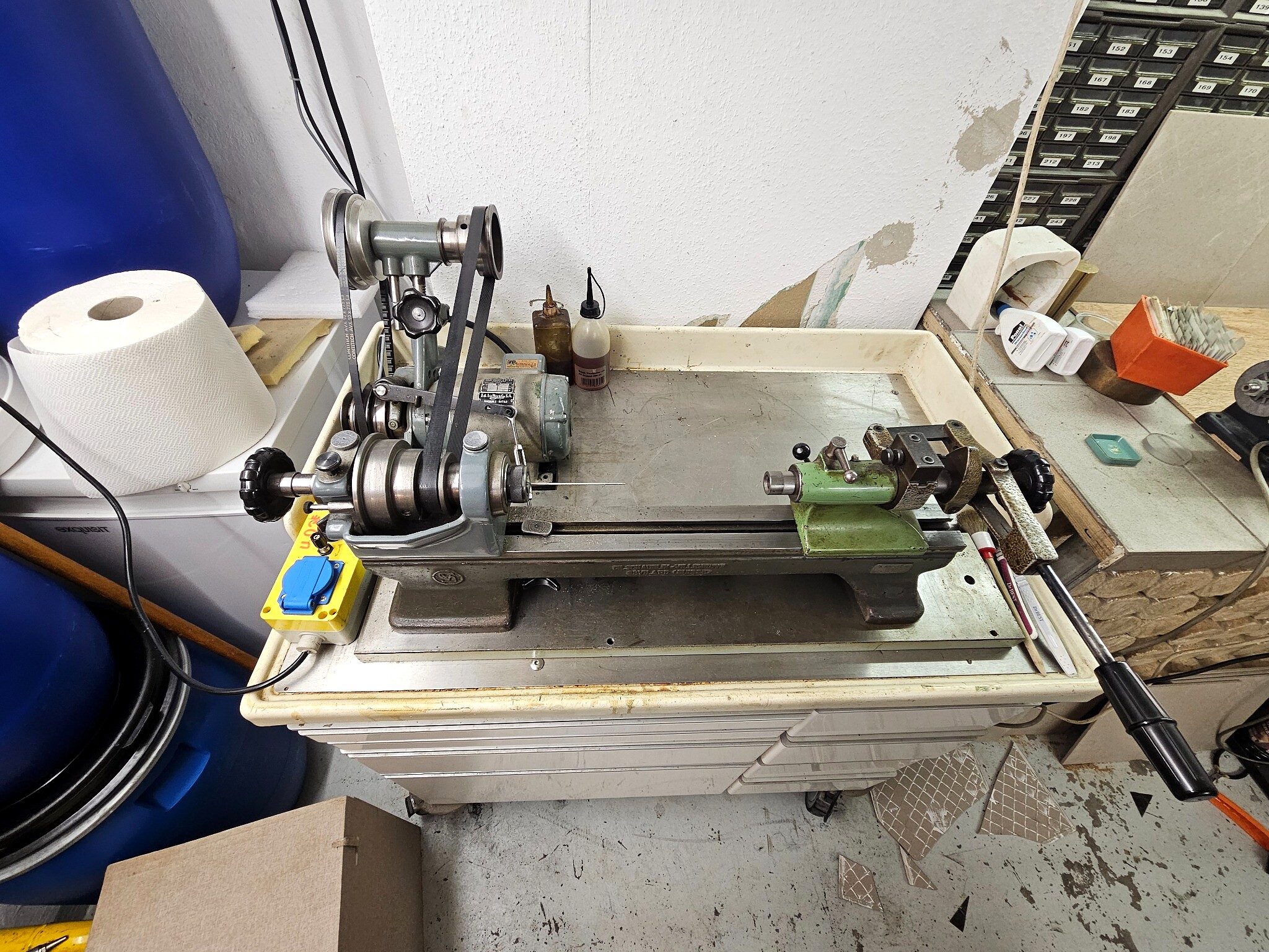 Schaublin 70 mit Riemenantrieb aus erhöhter Perspektive