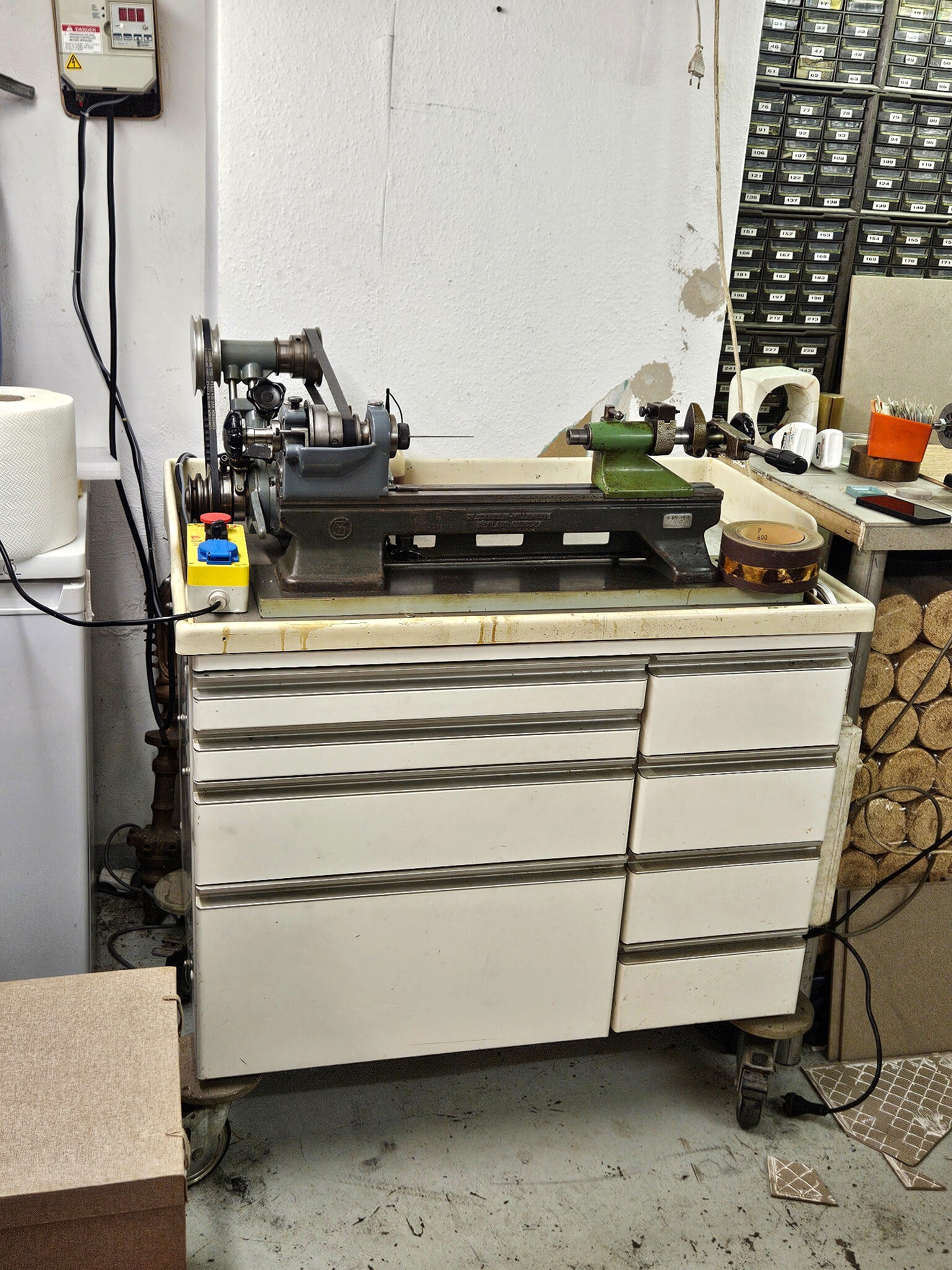Schaublin 70 auf dem Werkstattschrank