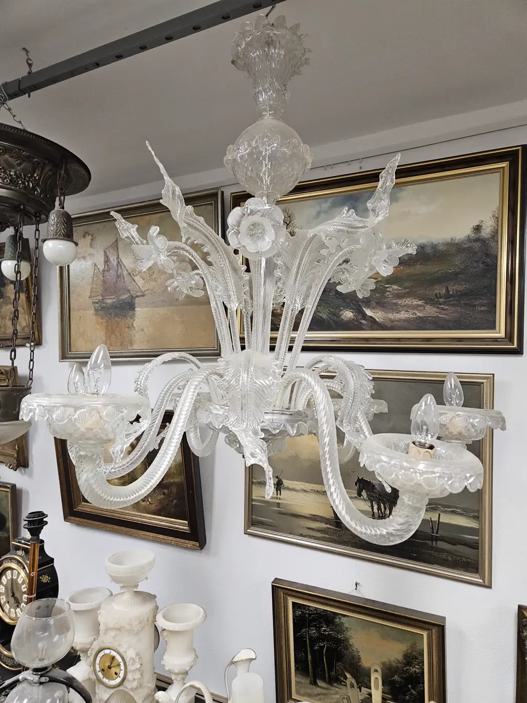 Murano-Glasleuchter mit filigranen Blüten, Blättern und Glaselementen