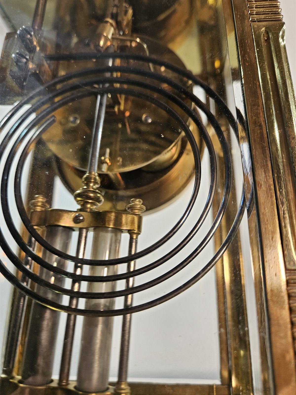 Französische Vierglasuhr, Detailansicht