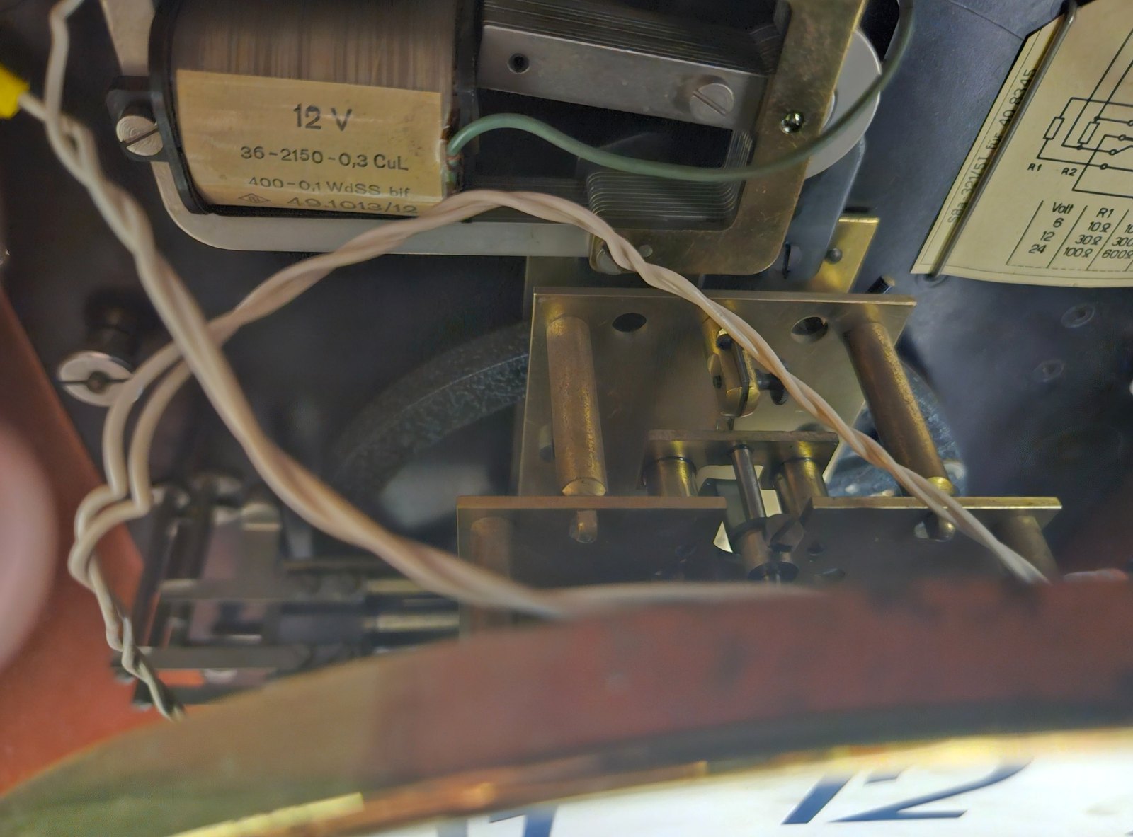 Schaltwerk und Mechanik einer historischen Telenorma-Mutteruhr